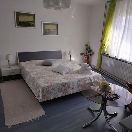 Sobe Za Nocenje Gospic Gospić Exterior foto
